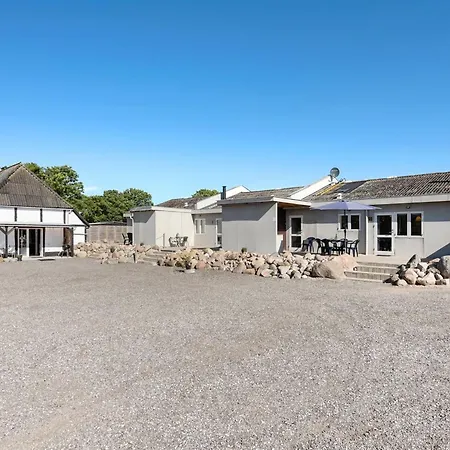 Henne - 2-5km From The Sea By Interhome